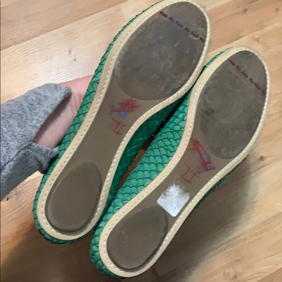 Miz mooz green scale panther flat sz 10 - Picture 6 of 7